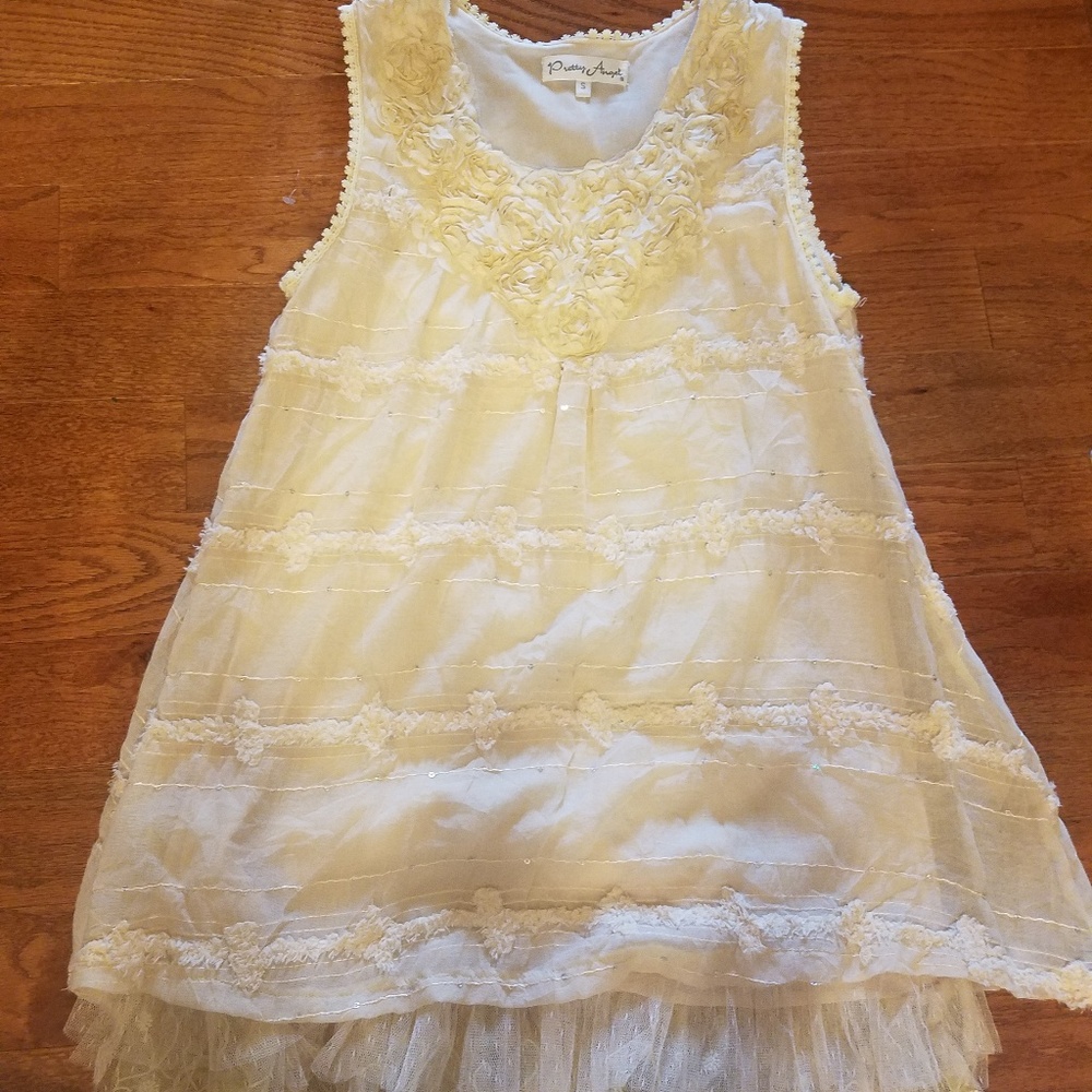 Pretty Angel ivory and lace tunic with neck detail